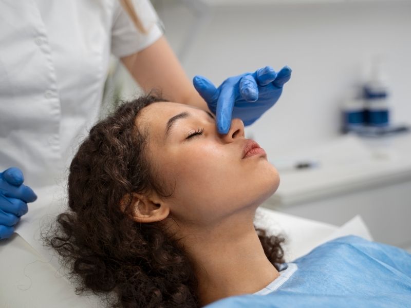 dusuk-burun-ucu-estetigi-nasil-yapilir