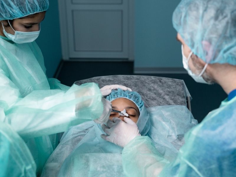 burun-estetigi-ameliyati-kac-saat-surer